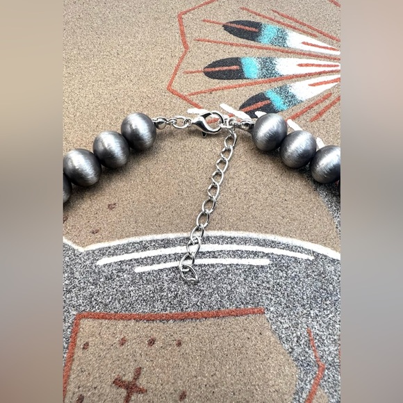 Southwestern Large Faux Navajo Pearl Silver Beaded Necklace - Picture 4 of 4